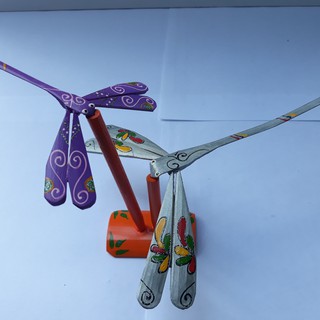 Hộp Quà Chuồn Tre HCT5 – Set 2 Chuồn Chuồn Có Đế, Màu Ngẫu Nhiên, Quà Tặng Decor Bàn Làm Việc