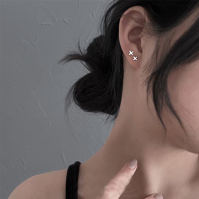 1 Cặp Khuyên Tai Bạc S925 Hình Thánh Giá Nhỏ Chống Dị Ứng Thời Trang Cho Nữ