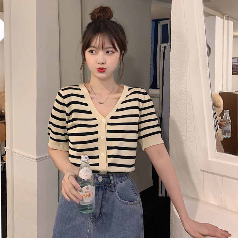 Áo Dệt Kim Ngắn Tay Cổ Chữ V Form Ôm Họa Tiết Kẻ Sọc Thời Trang