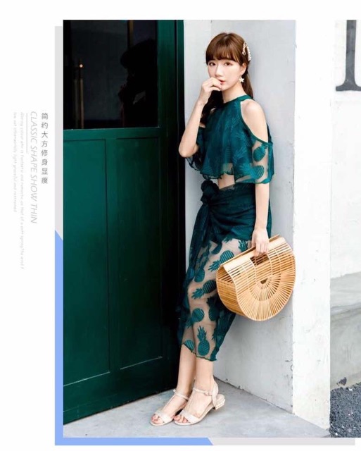 Bộ bơi phối ren hoa sang trọng | BigBuy360 - bigbuy360.vn