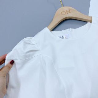 Áo sơ mi trắng tay bồng