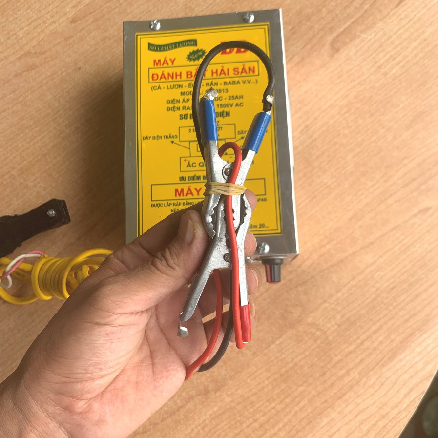 Máy kích điện Cơ cao cấp 12 Sò dùng cho ao hồ sông suối độ sâu nước từ 1,5 mét trở lại. Công suất đầu ra 1300W