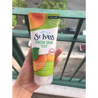 Sữa Rửa Mặt Ngăn Ngừa Mụn ST.IVES Chiết Xuất Trái Mơ 170g(NEW 2018)