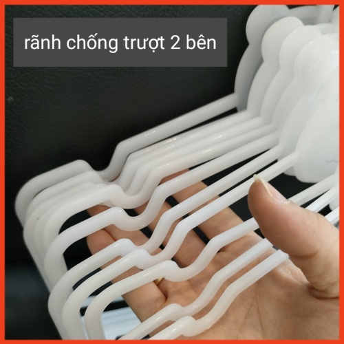 MÓC BỘ TRẺ EM SIZE TRUNG (4-7 tuổi) BẰNG NHỰA CAO CẤP IN HÌNH MẶT GẤU, móc bộ màu trắng có đầu móc xoay 360 độ