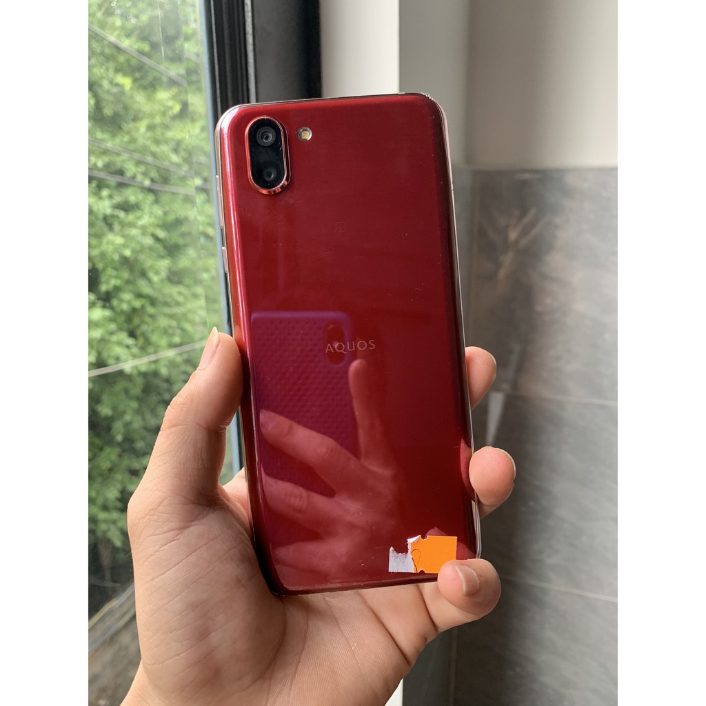 Điện thoại Sharp AQUOS R2 Ram 4/64GB 1SIM Màn Hình IPS LCD, 6"