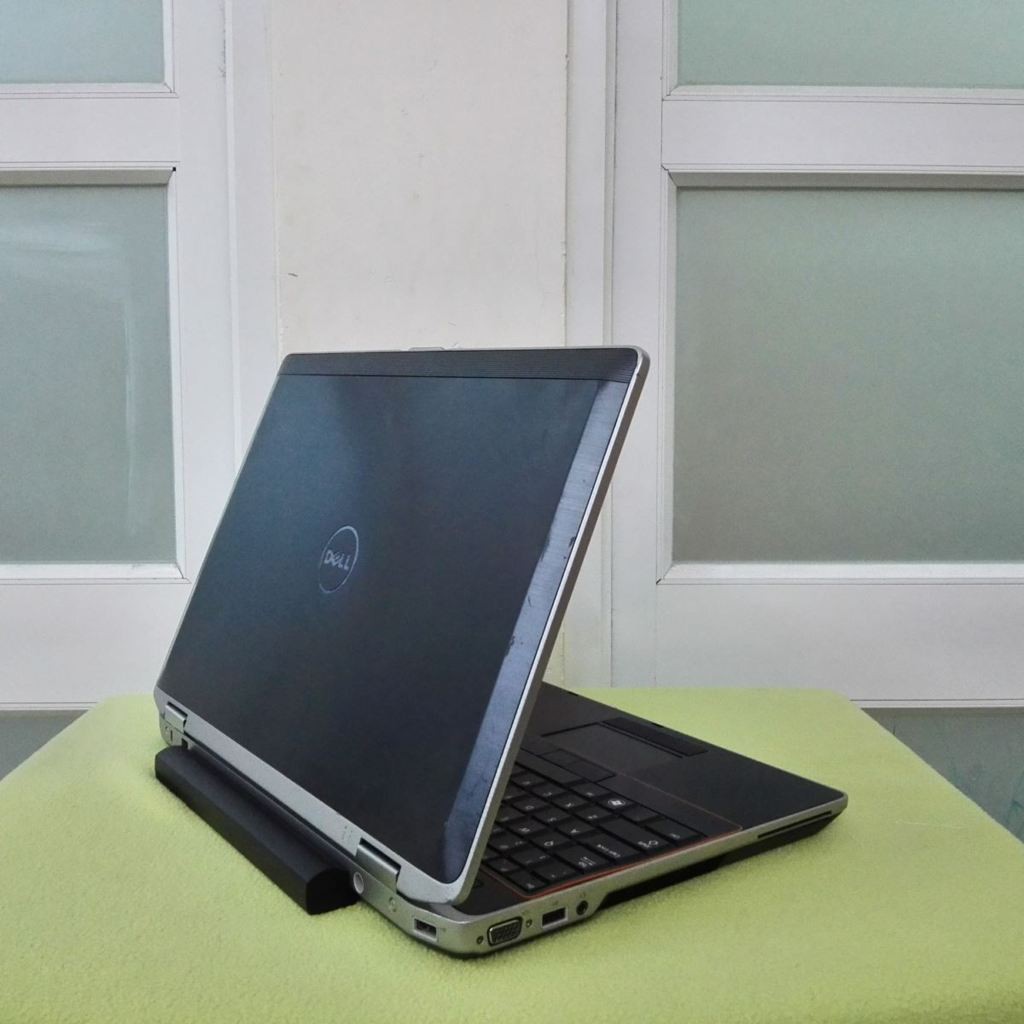 Laptop văn phòng Dell Latitude E6520 (Core i5-2520M, Ram 4G, Ssd 128G, 15.6 inch)