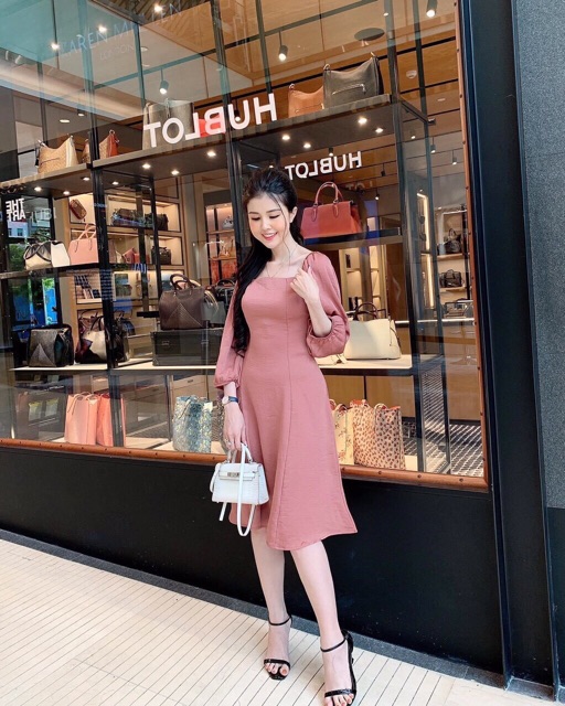 Đầm dáng suông cổ vuông tay lỡ ống bo