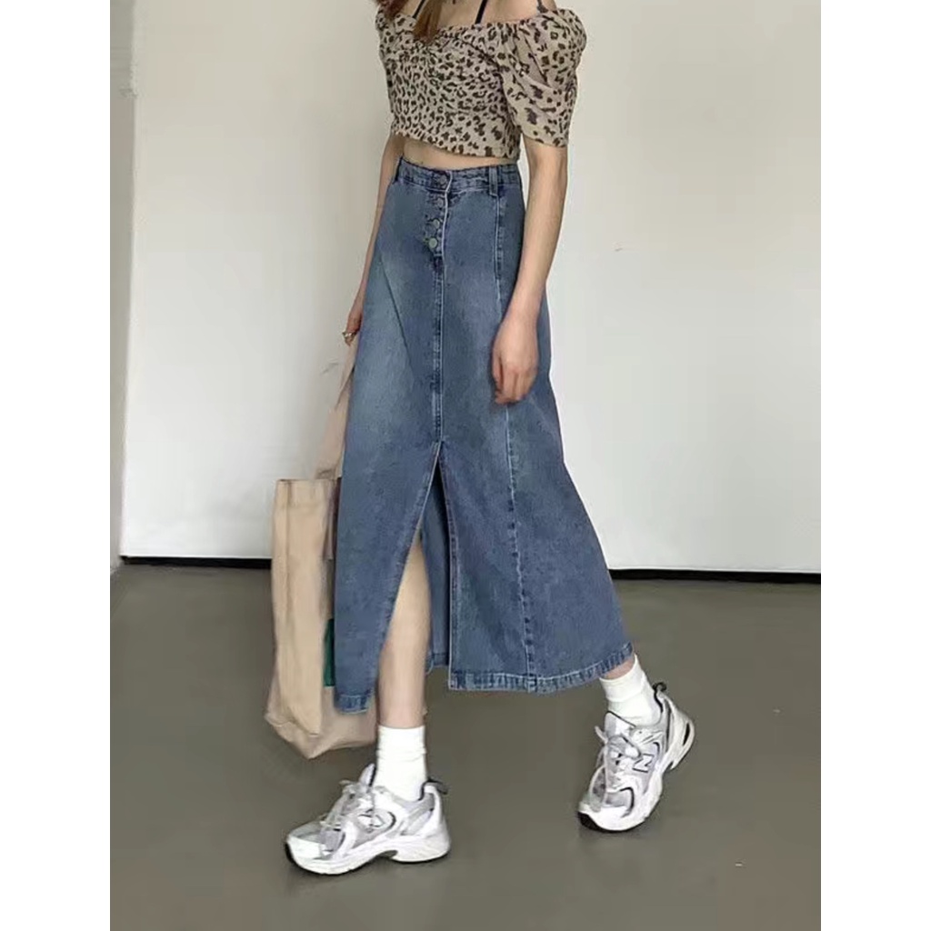 Chân váy jeans xẻ chéo dáng dài thiết kế 3 hàng cúc thời trang nữ tính phong cách giới trẻ Hàn Quốc