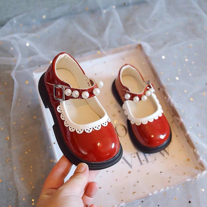 Giày búp bê da PU bóng bé gái- giày bệt có quai ngang đính ngọc viền ren xinh xắn cho bé (sz21-sz30) (đỏ,trắng,đen)M220