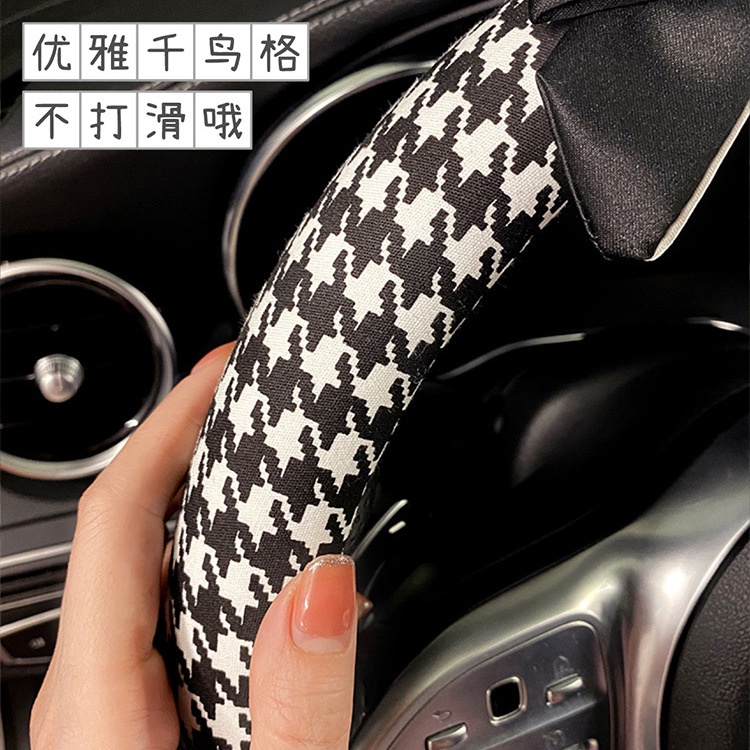 Vỏ bọc vô lăng xe hơi chất liệu lụa mát chống trượt thấm hút mồ hôi thoáng khí họa tiết dễ thương