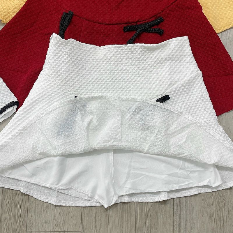 SET CROP PHỐI NƠ ĐEN + CHÂN VÁY XẾP LY