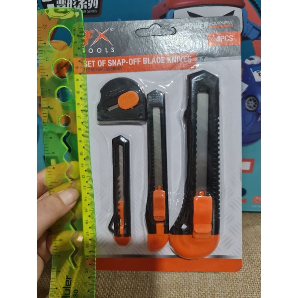 Bộ 4 dao rọc giấy nhiều size, có size mini rất xinh.