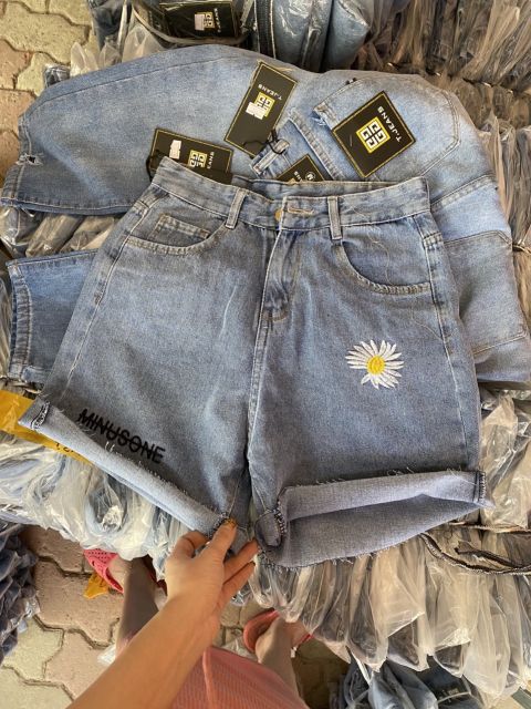 [Mã WA1606 giảm 15% đơn 99k] Quần bò ngố jean nữ hoa cúc | BigBuy360 - bigbuy360.vn