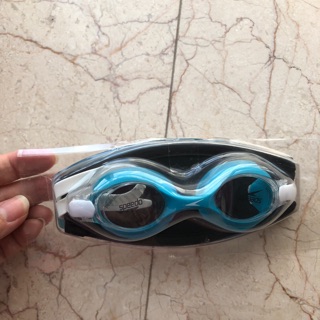 Mắt kính bơi hiệu speedo