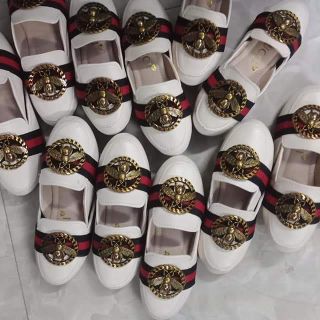 Sục gucci cho bé