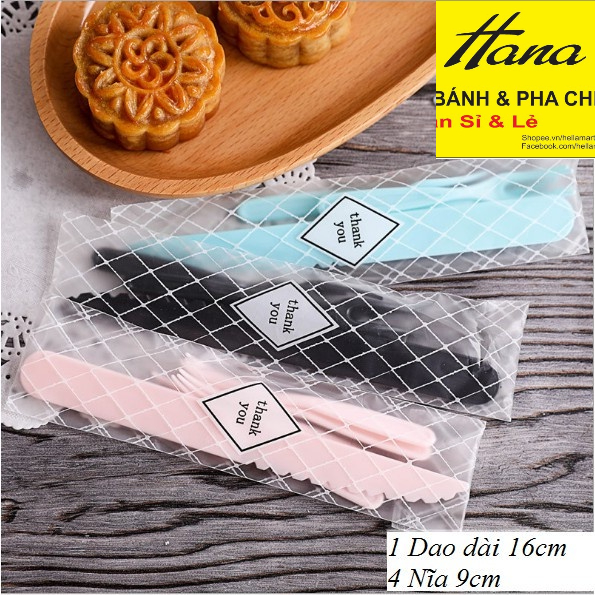 Bộ dao nĩa nhựa bánh trung thu  Gửi màu ngẫu nhiên