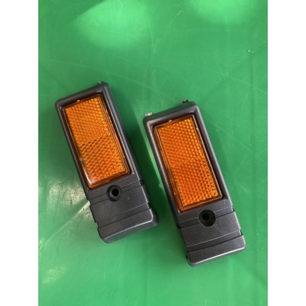 Mắt mèo xe Dream ốp phản quang