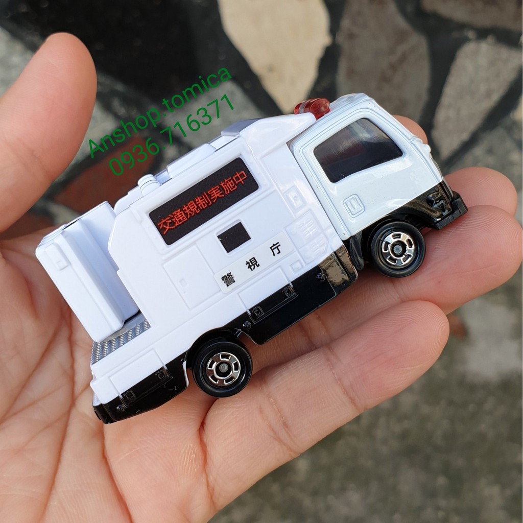 Mô hình xe C. Sát tomica Nhật Bản