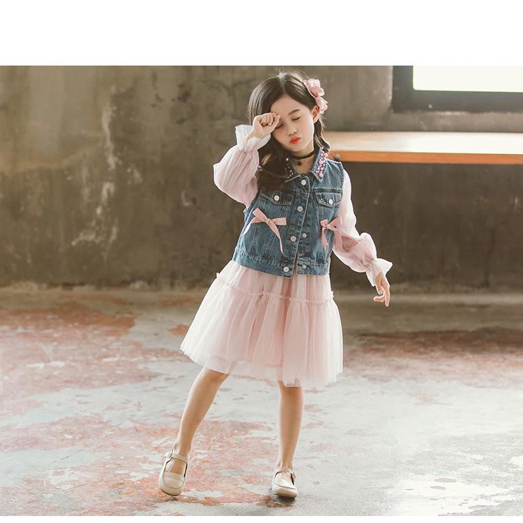 Set áo sát nách + đầm denim cho bé gái