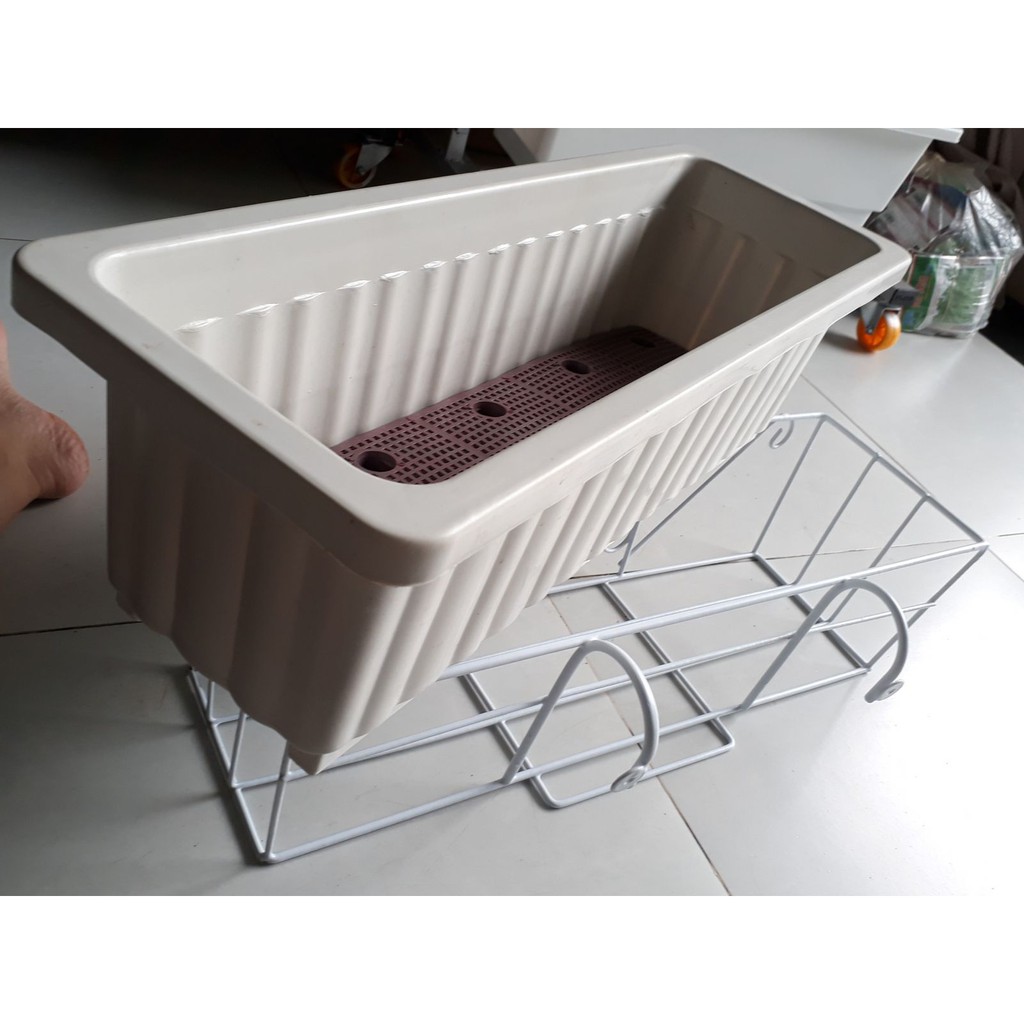 Bộ chậu nhựa trồng rau và kệ treo ban công 63.5cm x 22cm x 19cm