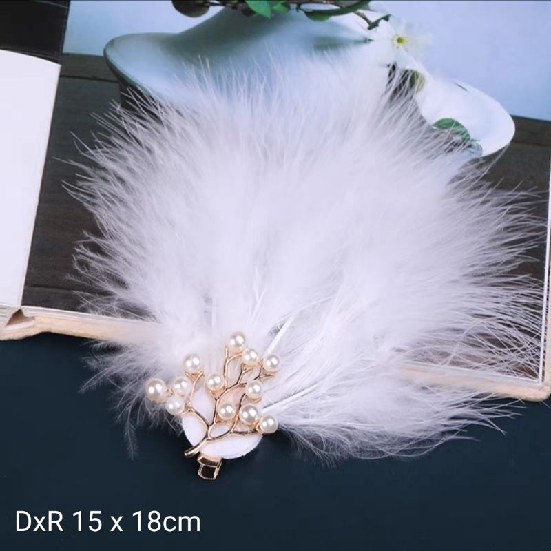 Quạt lông và kẹp tóc lông nhiều màu