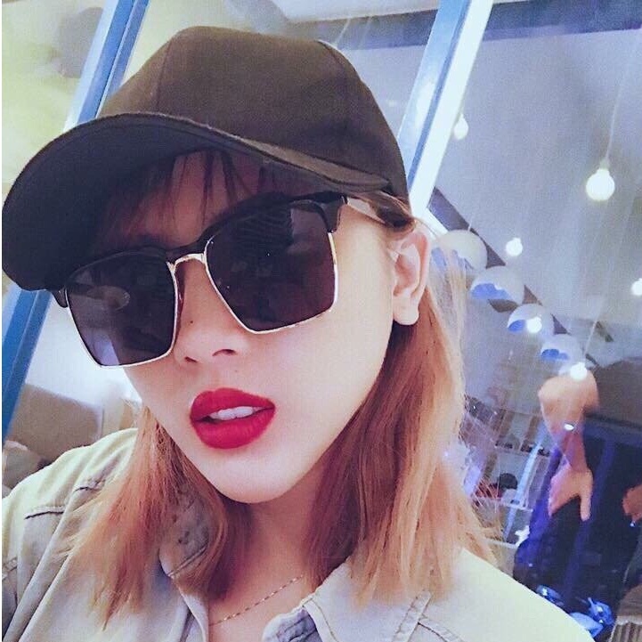 Kính mát nam nữ cao cấp V Hot NCP02 (Mặt đen, Gọng Kim Loại Vàng) ( tặng kèm hộp đựng kính )