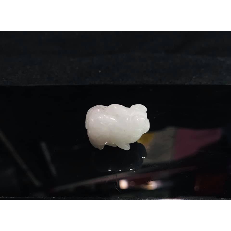 MẶT DÂY CHUYỀN HEO XINH ĐÁ TRẮNG THIÊN NHIÊN