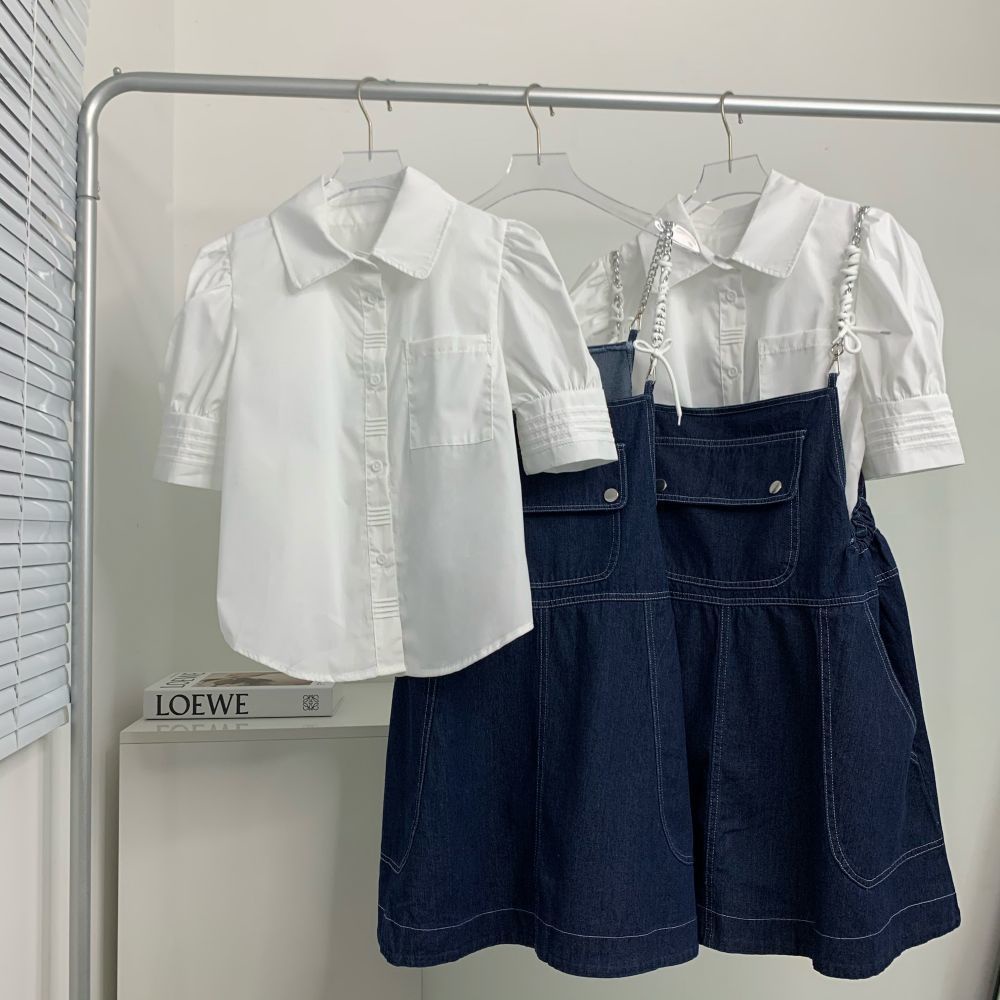 Cô Gái Váy Dây denim Phong Cách Phương Tây