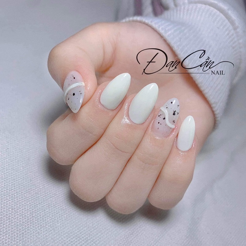 Sơn gel BURBERRY trắng, trắng sữa, đen