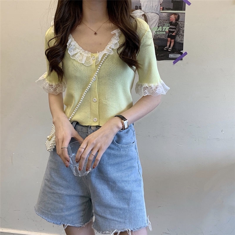 Áo Croptop Dệt Kim Tay Ngắn Cổ Chữ V Phối Ren Xinh Xắn Cho Nữ