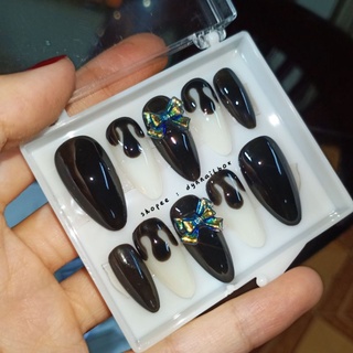 Nail box màu trắng tôn da cá tính