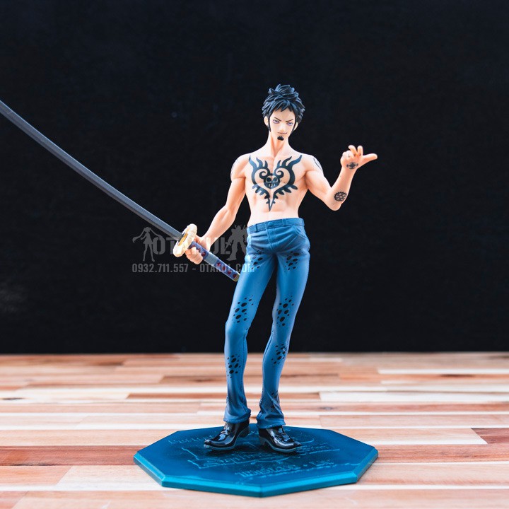 Mô Hình Figure Trafalgar Law Cầm Kiếm - One Piece