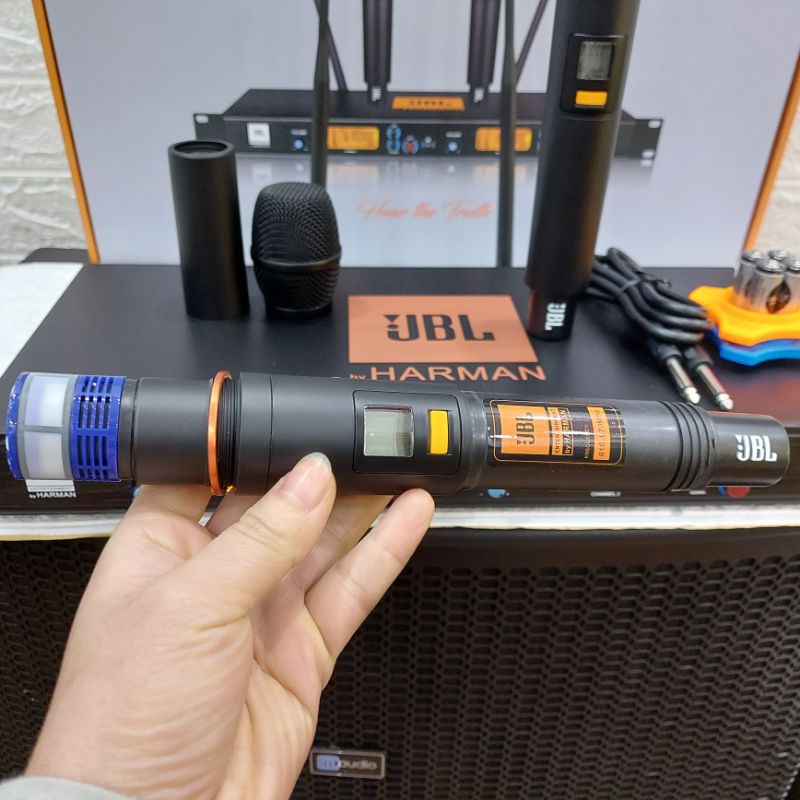 Micro ko dây JBL VM500 với 2 tay mic xịn xò.