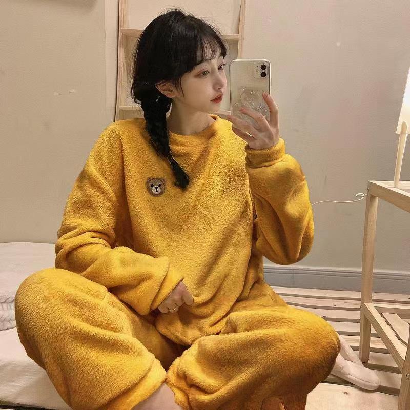 Bộ đồ ngủ nữ tay dài vải flannel dày dặn thêu gấu hoạt hình dễ thương thời trang