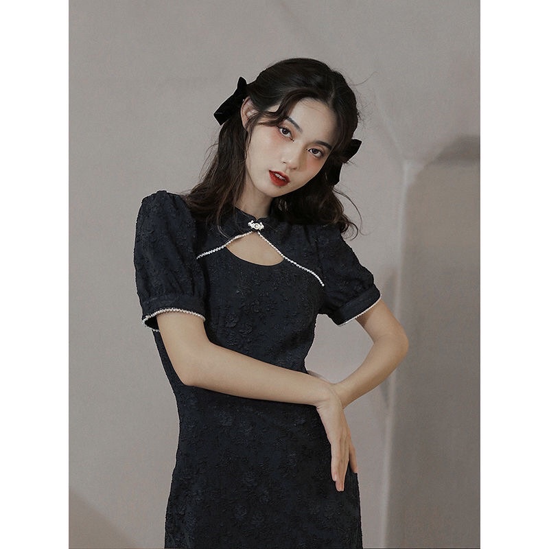 Đầm sườn xám khoét ngưc phong cách Trung Hoa