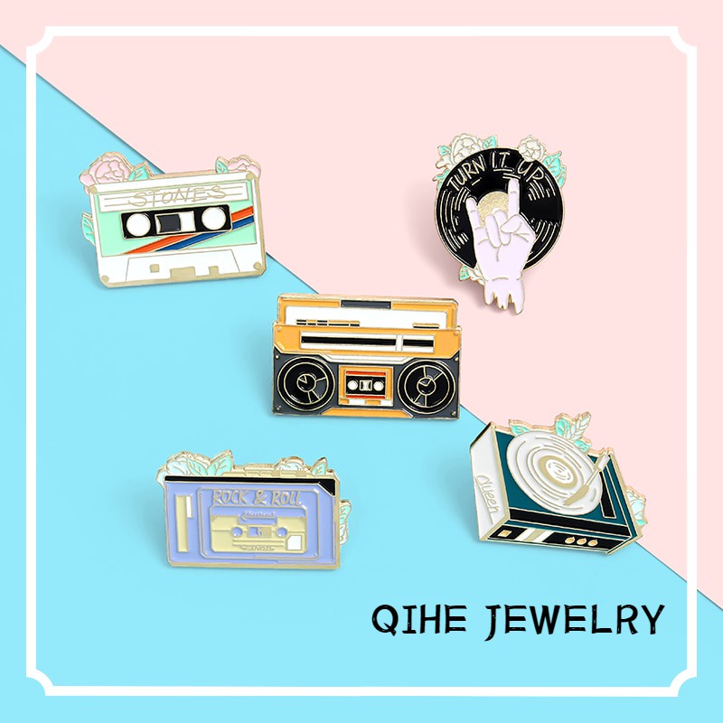 Ghim cài áo QIHE JEWELRY hình đĩa than/ băng cát xét/ máy nghe nhạc tráng men dùng làm quà tặng cho bạn bè
