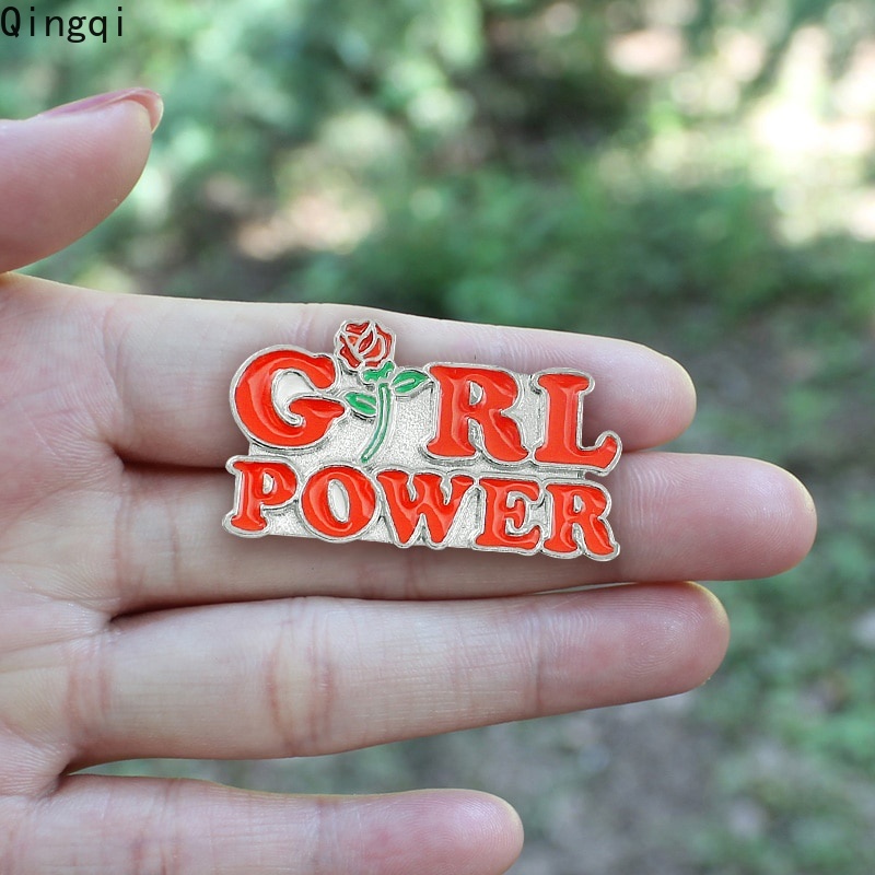 Huy hiệu cài áo MISS ZOE in chữ tùy chọn tráng men