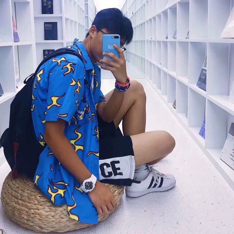 Áo sơ mi voan lụa unisex xanh hoạt tiết vàng form rộng