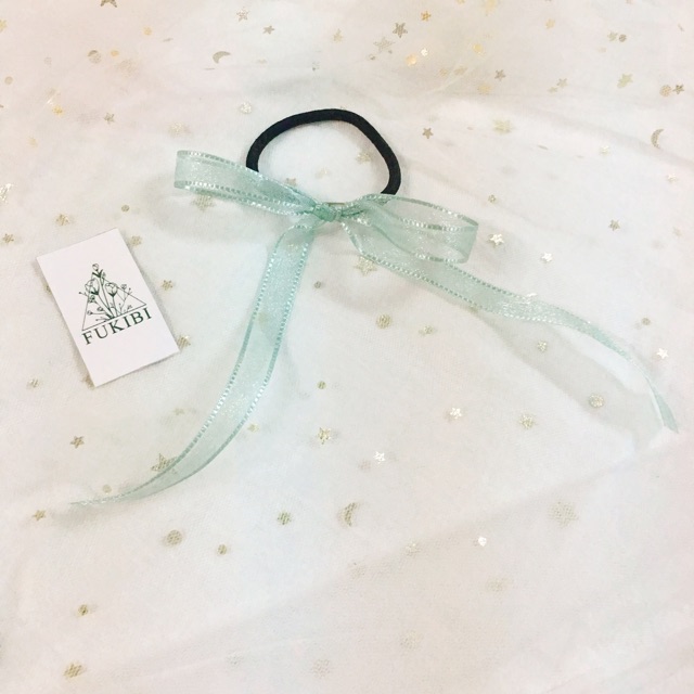 CỘT TÓC NƠ VOAN NHŨ ẢNH THẬT