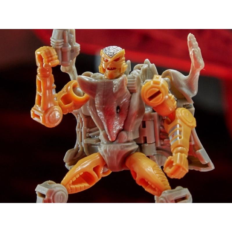 Mô hình nhân vật Transformers WFC Kingdom Core Class Rattrap