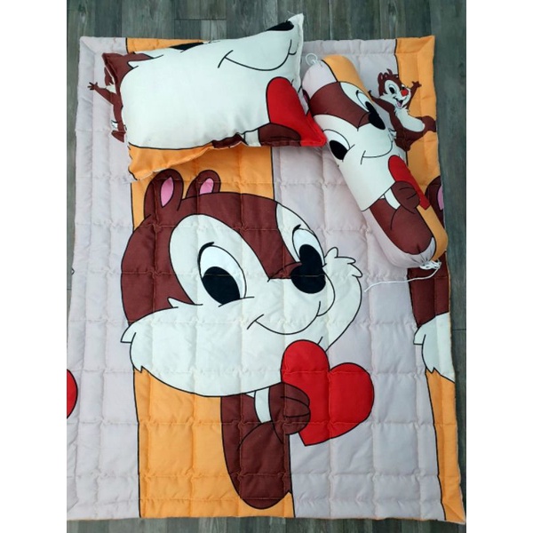 bộ chăn gối cho bé đi học mầm non mẫu sóc nâu cute