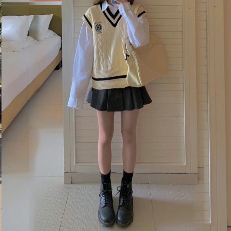 Áo len ghi lê nữ màu be xanh không tay cổ tim thêu huy hiệu phom Unisex phong cách nữ sinh Hàn Quốc Ulzzang loại 1