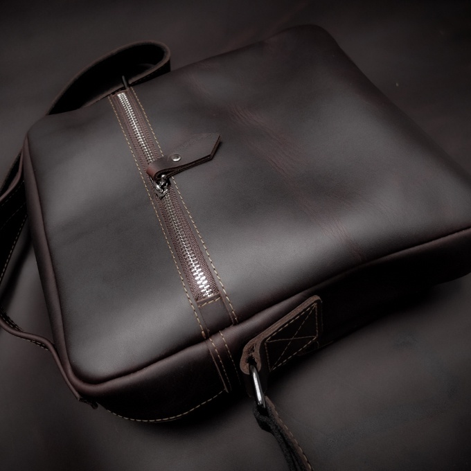 Túi đeo chéo da bò thật Harley nâu đen 10in | Thiết kế và gia công thủ công tại xưởng Manuk Leather