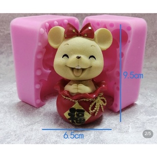 Khuôn chuột ngồi hũ vàng
