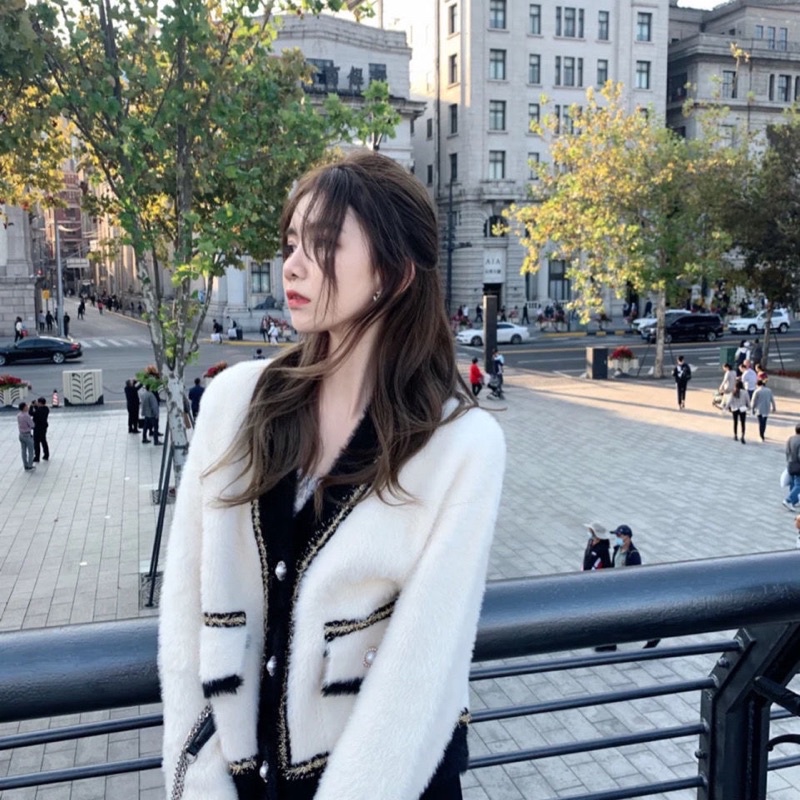 Áo khoác nữ, chất len lông thỏ mềm mịn, dày dặn, cổ V phối 2 túi pha ánh kim, kiểu dáng Hàn Quốc freesize