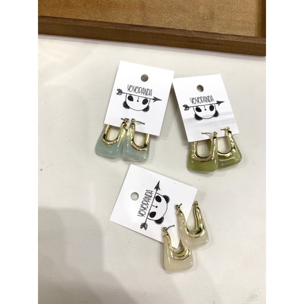 Bông tai vuông nhựa vân