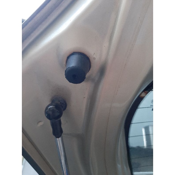 Đệm cao su chống va đập cốp sau ô tô NISSAN GRAND LIVINA