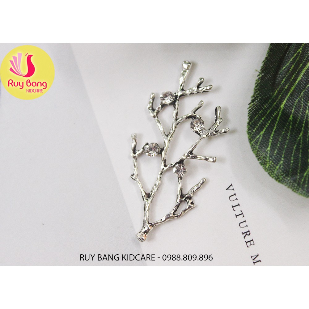 Cành lá kim loại, center đá đính hoa vải handmade