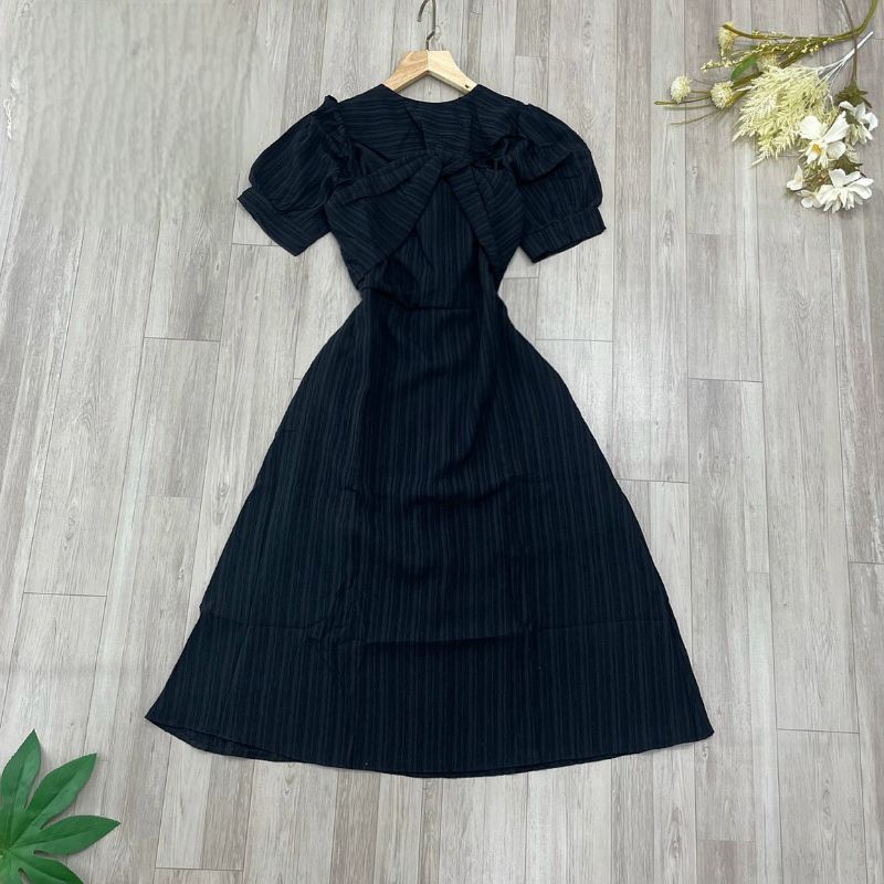 Đầm Midi xô xốp xoắn ngực.