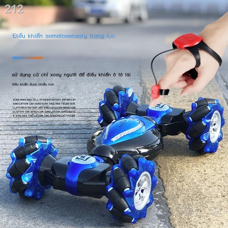 Cảm biến cử chỉ điều khiển từ xa dạng ô tô xoắn trẻ em leo lên địa hình đang